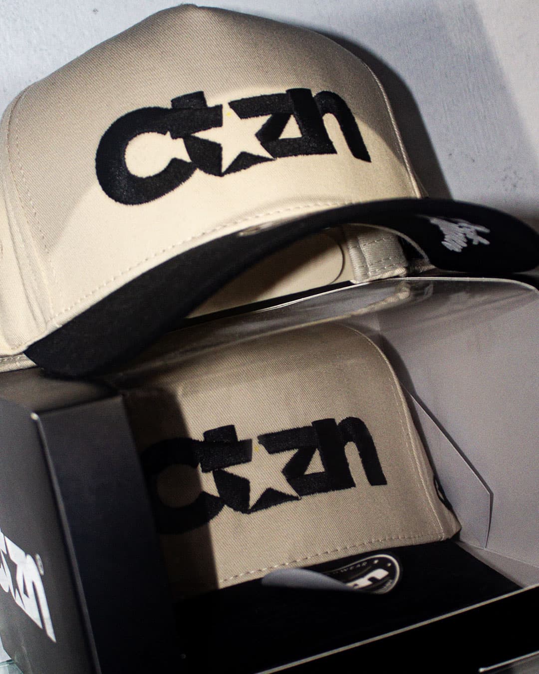 CREAM AND BLACK thumbnail 3