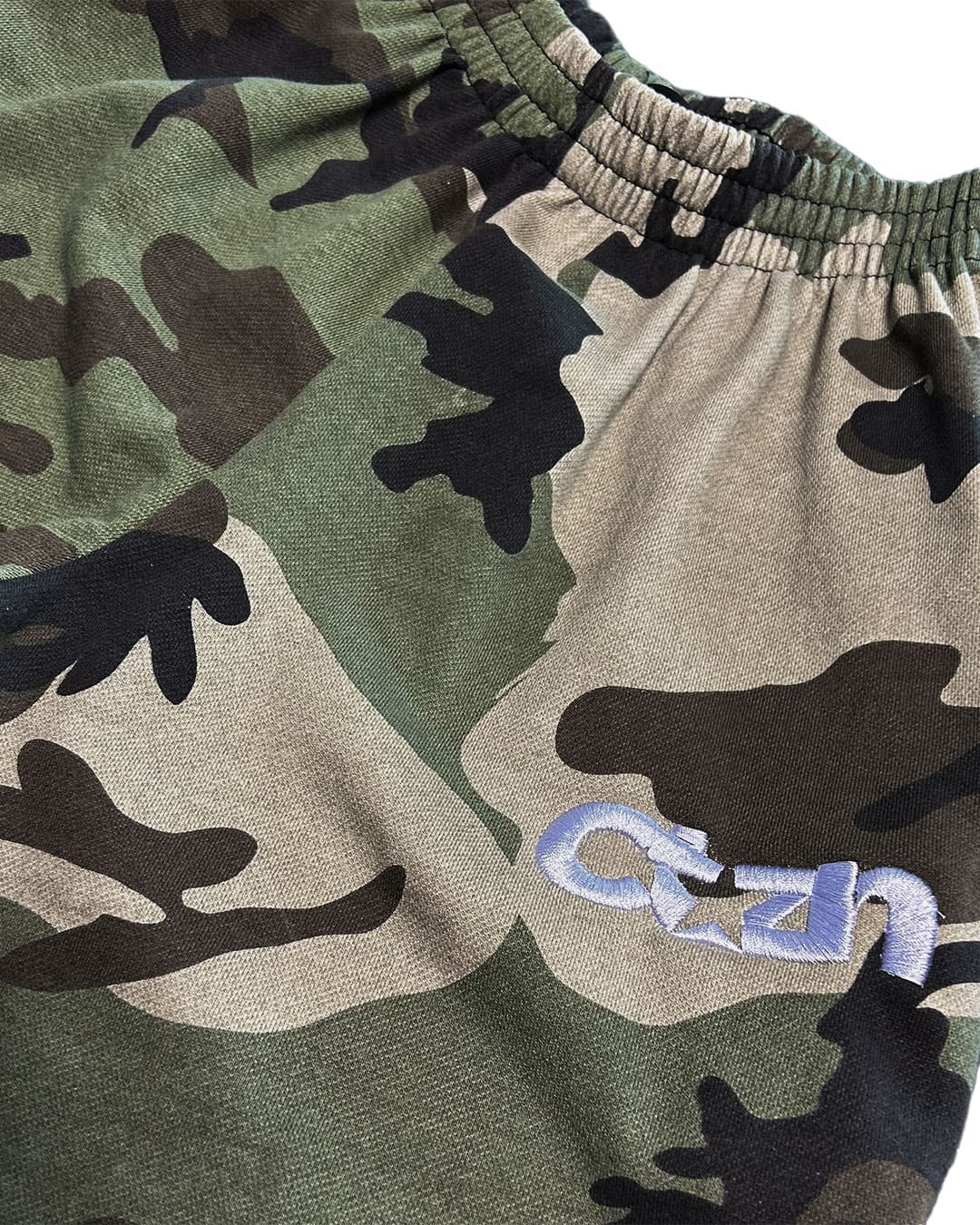 Camou shorts embroidered